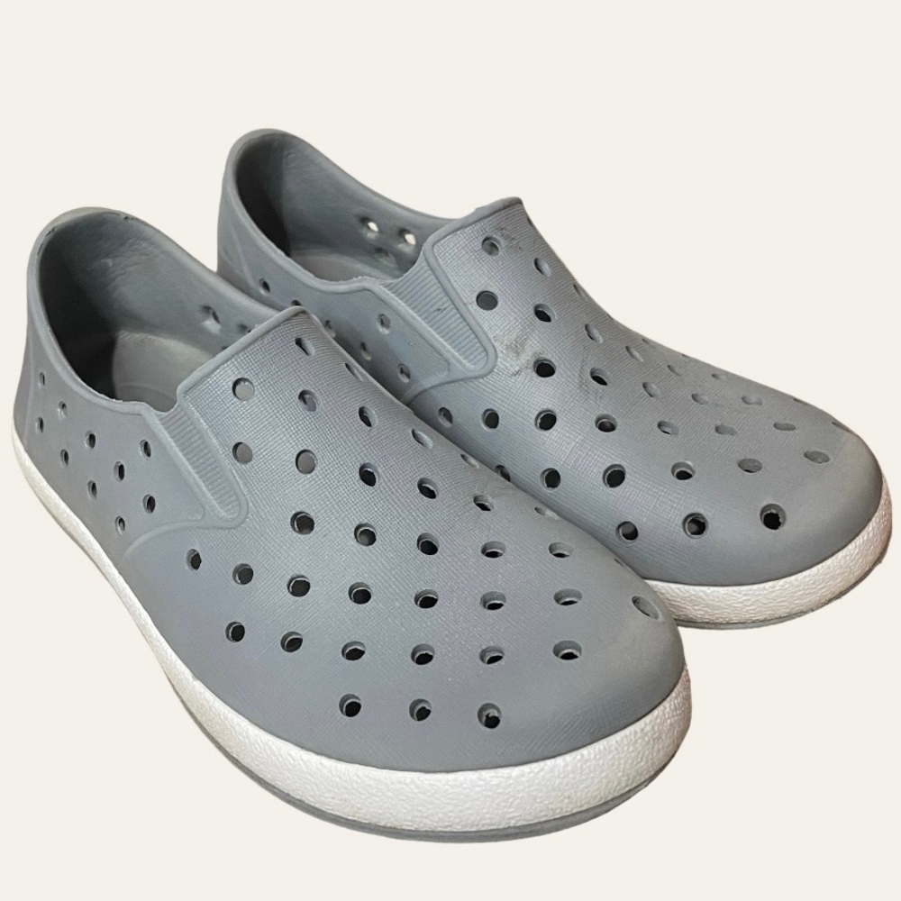 🔴 5/$20, Cat & Jack Waterproof Shoes - unisex